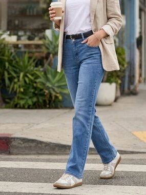 HUDSON Los Angeles Double Button Mid Rise Straight Leg Jeans Size 8 Medium Wash